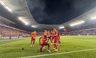 爆！奥斯梅恩拒沙特6300万镑诱惑，只为曼联阿森纳？锋线格局要变天！