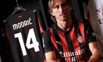 AC米兰正式签约39岁莫德里奇，五位巨星相继离开皇马加盟米兰养老