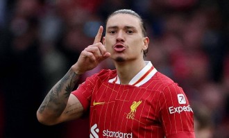 26岁利物浦锋线悍将加盟沙特联豪门引发热议，球迷感叹C罗面临挑战