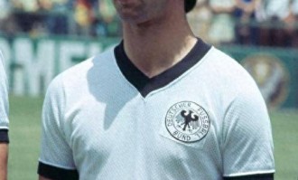 德甲历史帽子戏法榜：盖德穆勒高居榜首；凯恩效率无出其右