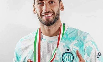 就喜欢刺激？加拉塔萨雷退出购买后，恰20思考加入其“死敌队伍”