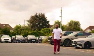 曼联太慢姆贝莫已归队训练，拒绝罢训施压！拉爵忙于谈判没空买新中锋