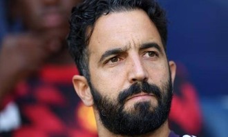 阿莫林满意曼联“夺冠”表现：新援“老詹”表现不错但需自律，塞斯科是答案