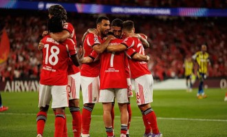 穆里尼奥连续6年缺席欧冠，爱将肘击染红，率队0射正遭淘汰