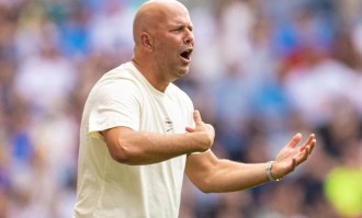 斯洛特否认后防危机，暗示利物浦将签新中卫