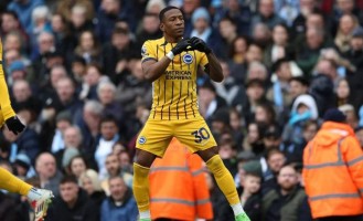 AC米兰少一人硬刚，4连胜登顶意甲榜首！最血性比赛震撼全场！