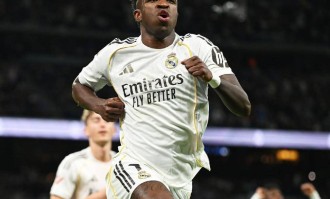 西甲领头羊易主！维尼修斯双响，皇马4-1皇家社会豪取8连胜登顶