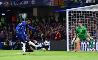 一条龙破门！切尔西18岁小将闪耀欧冠同场PK完爆亚马尔