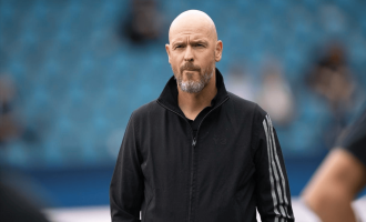 2-1，55岁滕哈赫发威：率德甲劲旅2连胜，22岁利物浦旧将利剑出鞘