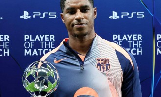 拉什福德欧冠上演帽子戏法，头球破门惊艳全场！挥泪告别曼联？