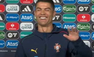 C罗打断阿根廷记者问梅西并取笑他的口音！场外则被里贝里暗讽！