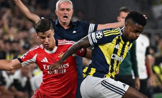 穆里尼奥率队陷入欧冠附加赛困境