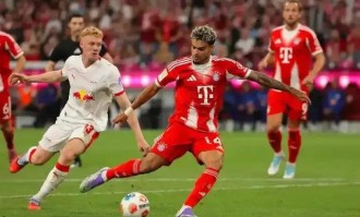 为何德甲、西甲向右，英超向左？