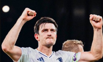 头球绝杀利物浦，放弃14万英镑周薪，马奎尔值得曼联一份新合同吗