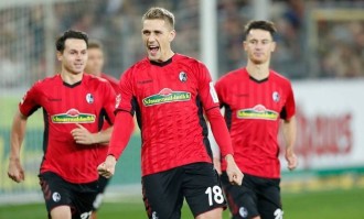 德甲第5轮云达不莱梅主场迎战弗赖堡，面临防线危机与高效进攻挑战，双方争夺赛季关键节点。