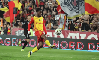 他来了！鲁能球迷期盼已久的法甲新杀器现身训练场，踢三镇首秀