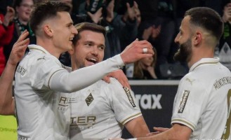 德甲最新积分战报：争冠悬念重燃，前两名仅差三分，多特蒙德紧咬拜仁身后