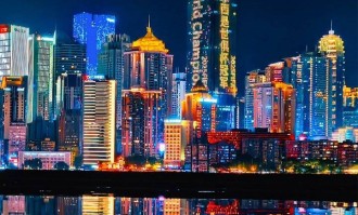 官方转发！切尔西社媒转发重庆环金中心灯光秀，引发外国网友赞叹