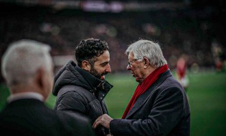 阿莫林解释坚持踢343理由！欲带曼联20年，球队已进步不再想辞职