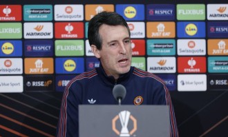 英超球队阿斯顿维拉主教练埃梅里出席欧联杯赛前发布会