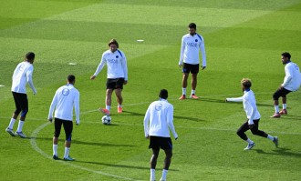 两个金球奖得主？法甲官方晒登贝莱、小罗合照：巴黎的10号传承