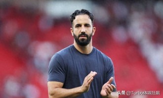 英超名帅拒续约静观其变，瞄准曼联帅位，只待阿莫林下课接手！