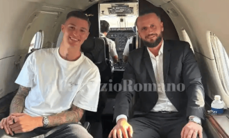 GOGOGO出发喽！塞斯科已上曼联飞机 周五体检周六亮相