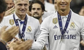 巨星退役仍发声！克罗斯谈中场价值与媒体压力，引发足坛思考