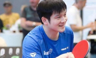 樊振东德甲三连胜，赛后与队友庆祝竟有点害羞，对手直言毫无胜算！