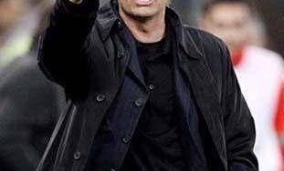 狂砸高薪！穆帅7场生死战0胜？欧冠回归就遇地狱难度，球迷慌了？