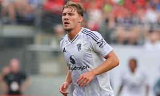 记者：米兰通过中间人与曼联接触，但尚未与霍伊伦的团队谈判合同