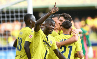 西甲最新积分战报：黑马零丢球登顶，皇马狂胜，西班牙人丢分